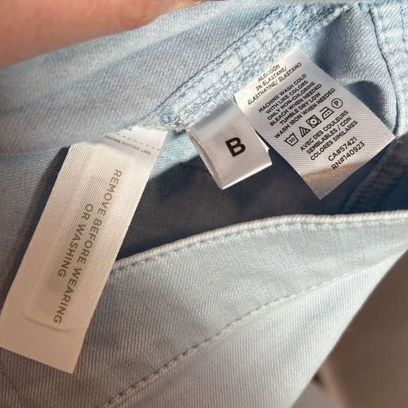 LOFT Skinny Crop with Frayed Hem Light Wash 8 / 29 - Picture 12 of 15